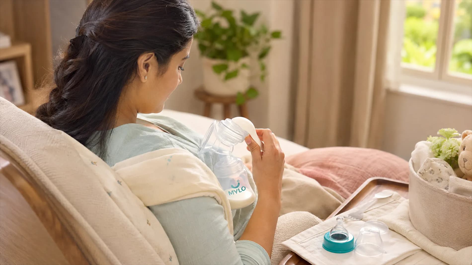 Manual Breast Pump With Bottle (150 ml)