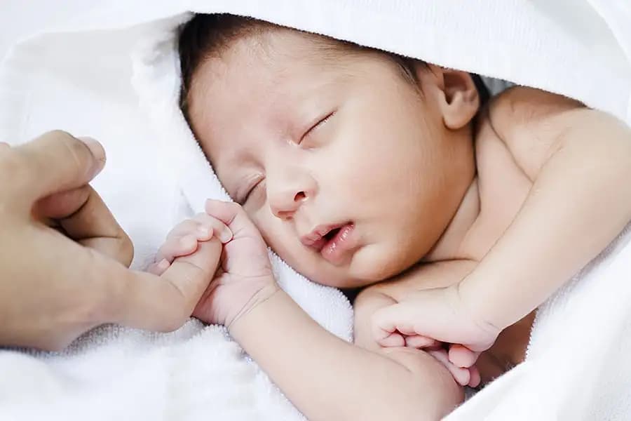 Reflux in Baby: Symptoms, Causes & Treatment