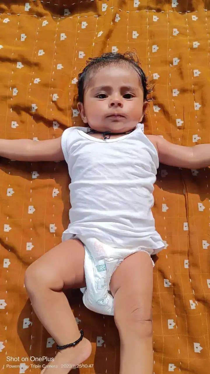 Mylo Baby New Born Tape Diapers | Size upto 5 kgs | 52 count | Naval Protection | Wetness Indicator | Rash Free | 12 Hours Protection