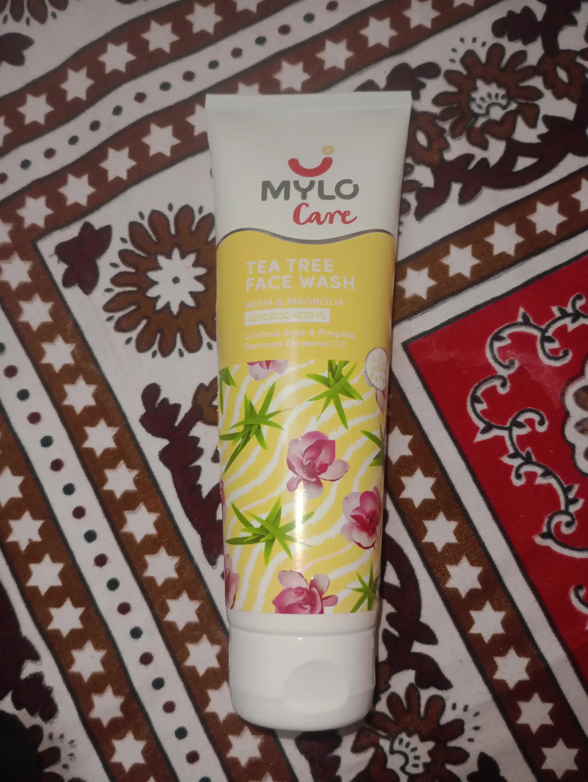 Tea Tree Face Wash with Neem, Basil & Lemongrass (100 gm)