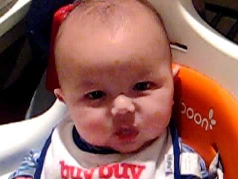 3 months old First Solid Food! Happy Baby!