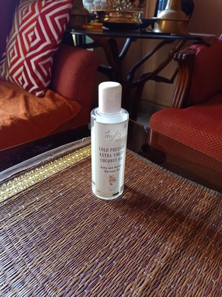 Cold Pressed Extra Virgin Coconut Oil for Skin & Hair - Nourishes Skin Deeply | Reduces Dandruff | Strengthens Hair | Soothes Baby's Rashes - 200 ml