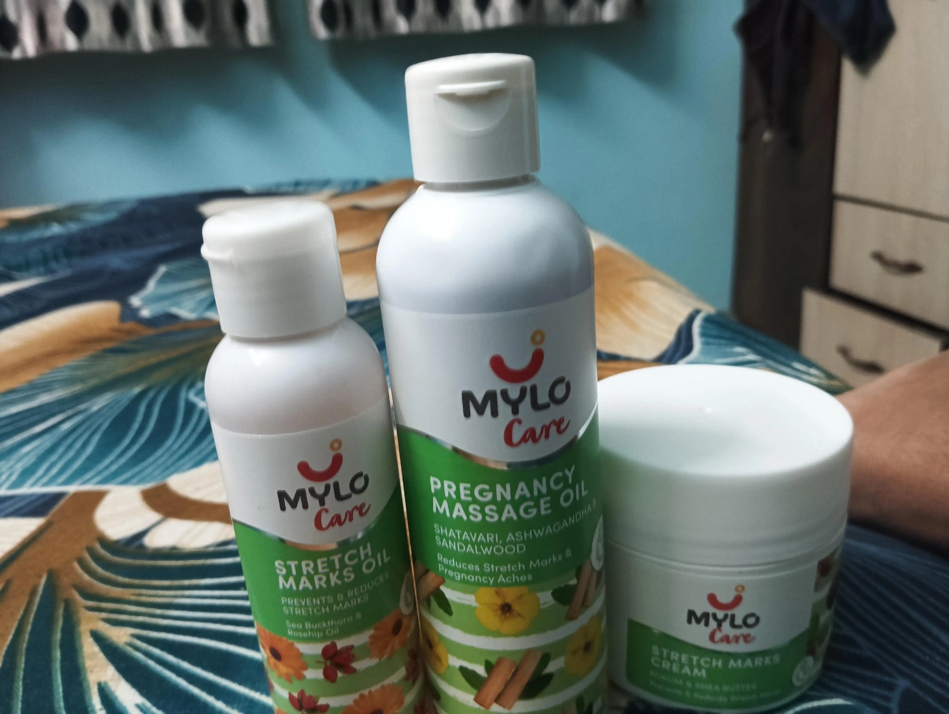 Stretch Marks Kit - Removes Scars | Made with Natural Ingredients | Tightens Skin - (1 Stretch Mark Oil - 100 ml, 2 Stretch Marks Cream - 100ml each)