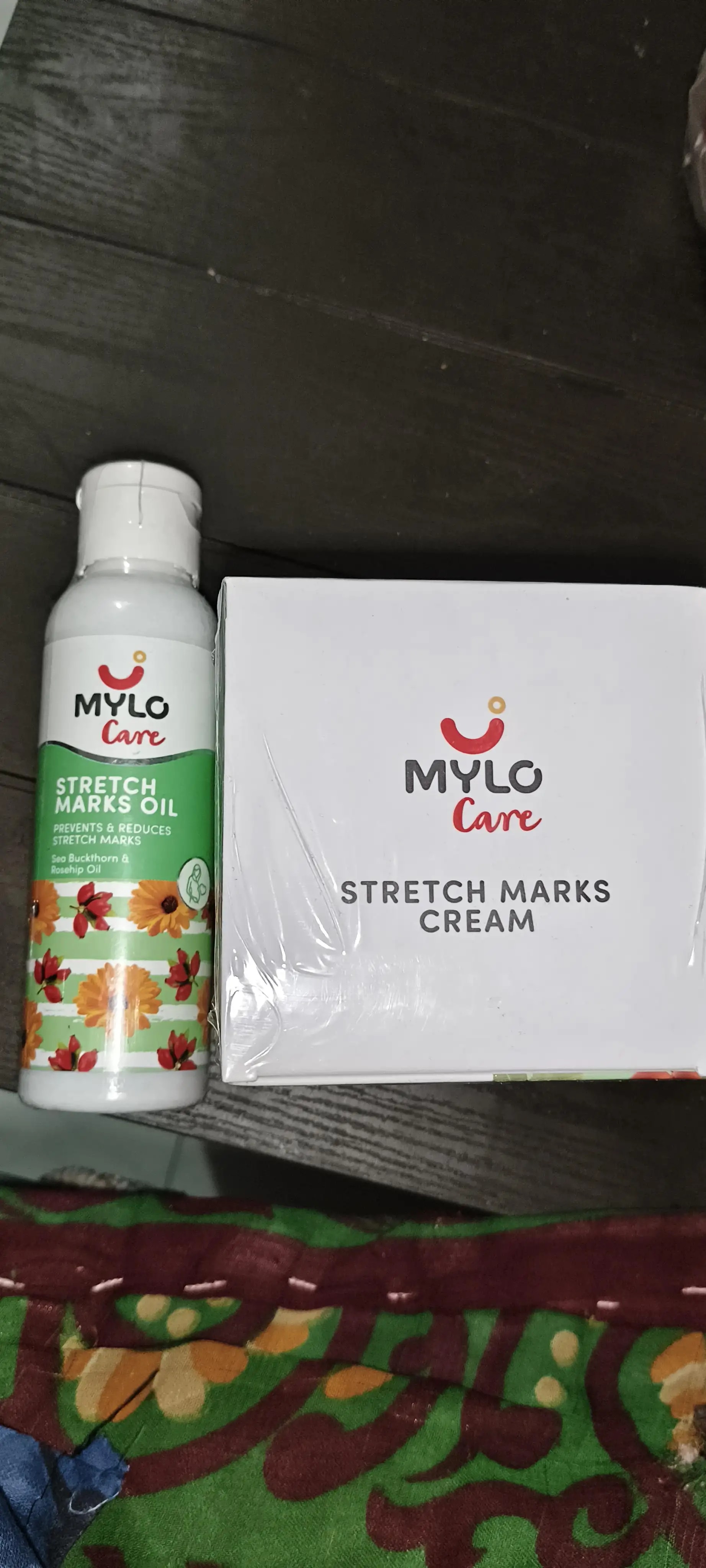 Stretch Marks Kit - Removes Scars | Made with Natural Ingredients | Tightens Skin - (1 Stretch Mark Oil - 100 ml, 2 Stretch Marks Cream - 100ml each)