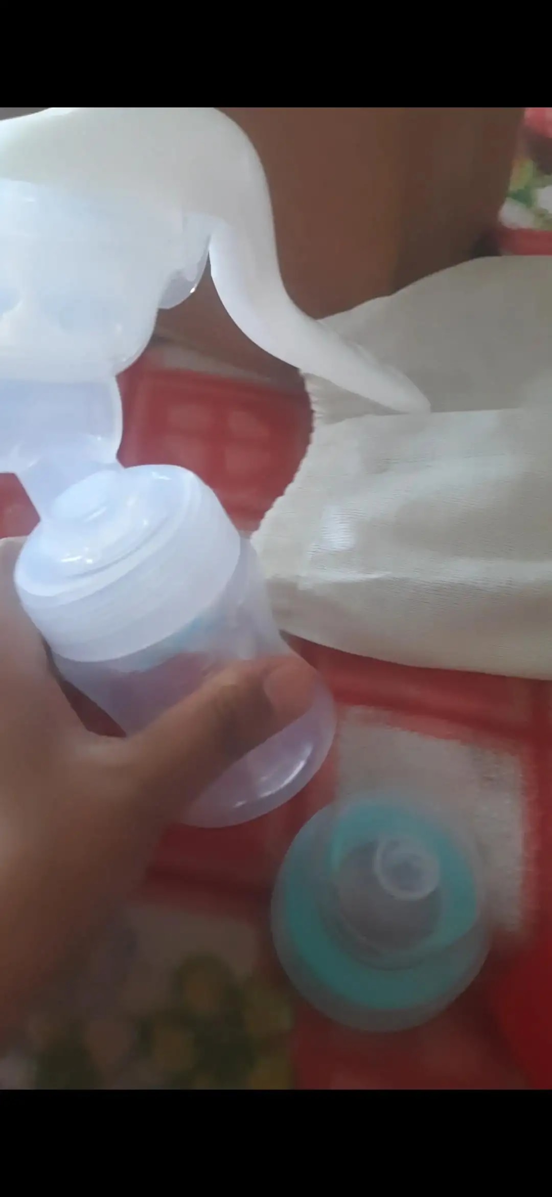 Manual Breast Pump For Feeding Mothers | Anti Colic & BPA Free | Compact & Lightweight | Easy to hold | Easy to Clean | With Bottle (150 ml)