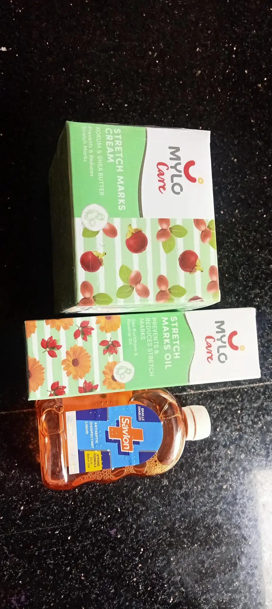 Stretch Marks Kit - Removes Scars | Made with Natural Ingredients | Tightens Skin - (1 Stretch Mark Oil - 100 ml, 2 Stretch Marks Cream - 100ml each)