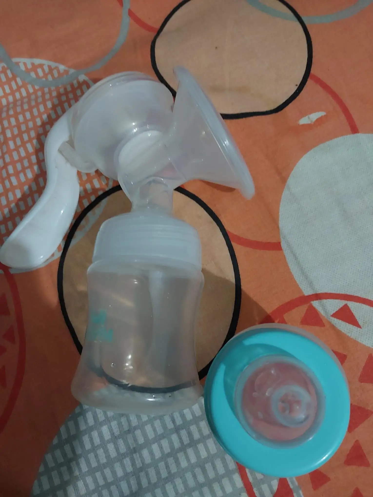 Manual Breast Pump For Feeding Mothers | Anti Colic & BPA Free | Compact & Lightweight | Easy to hold | Easy to Clean | With Bottle (150 ml)