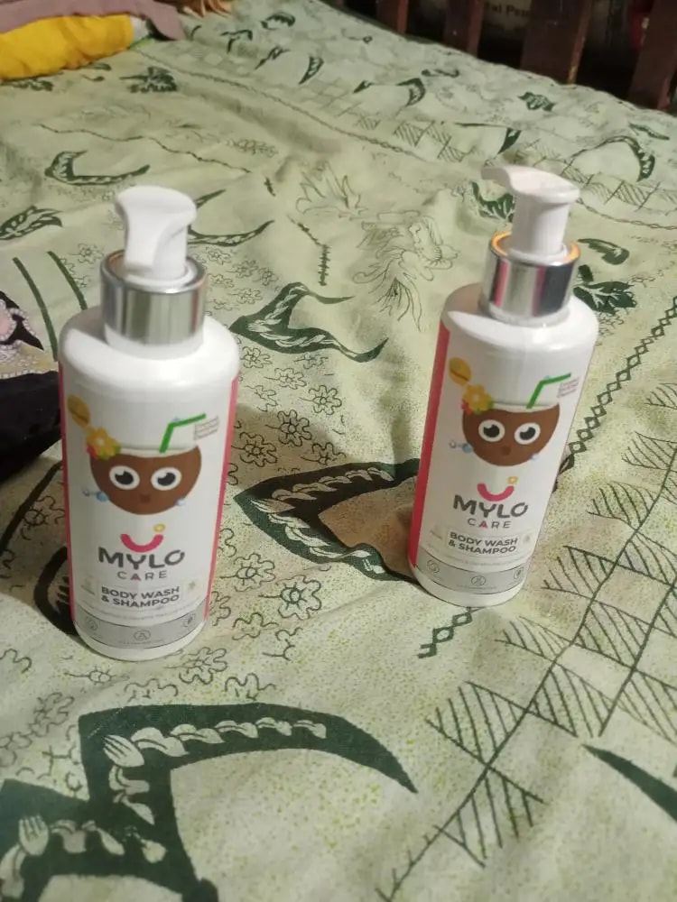 Baby Shampoo and Body Wash | Gentle Cleansing Head-to-Toe | Tear Free Formulation | Retains Natural Moisture | Dermatologically Tested | Made Safe Certified- 200 ml - Pack of 2