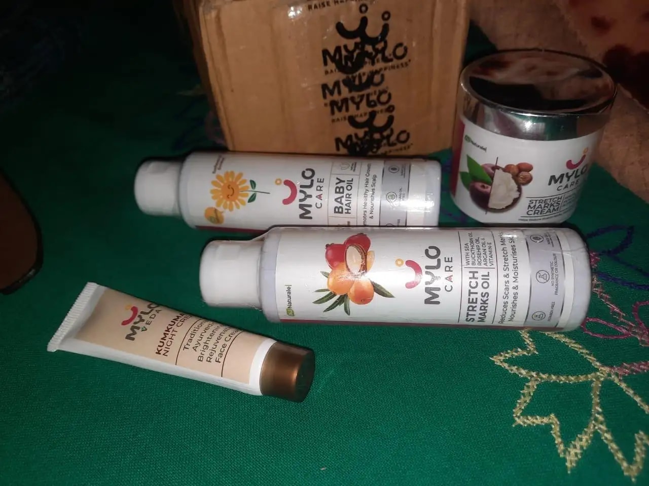 Stretch Marks Kit - Removes Scars | Made with Natural Ingredients | Tightens Skin - (1 Stretch Mark Oil - 100 ml, 2 Stretch Marks Cream - 100ml each)
