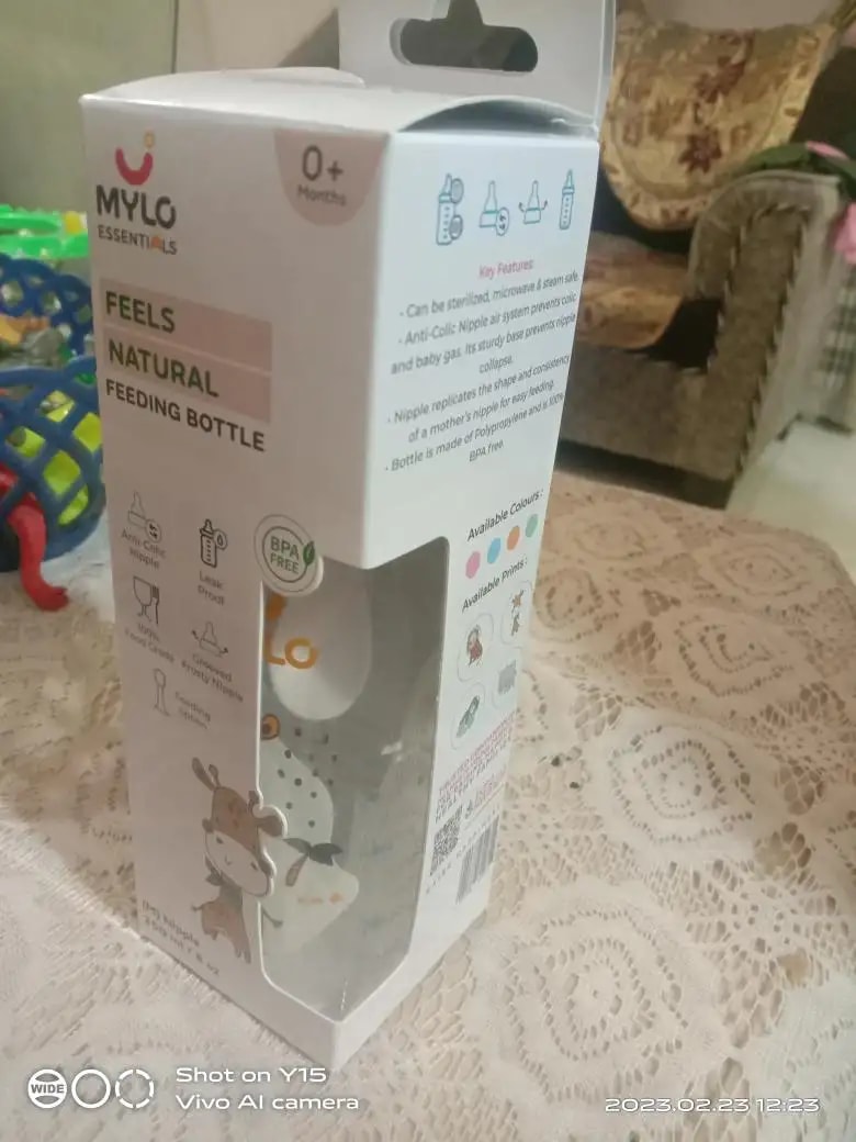 2-in-1 Baby Feeding Bottle | BPA Free with Anti-Colic Nipple & Spoon | Easy Flow Neck Design - Lion & Giraffe 125ml & 250ml