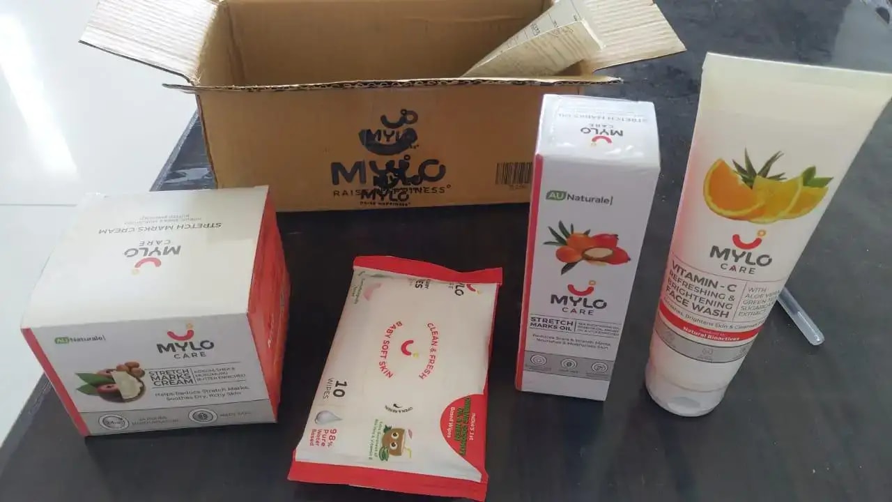 Stretch Marks Kit - Removes Scars | Made with Natural Ingredients | Tightens Skin - (1 Stretch Mark Oil - 100 ml, 2 Stretch Marks Cream - 100ml each)