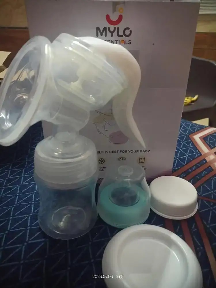Manual Breast Pump For Feeding Mothers | Anti Colic & BPA Free | Compact & Lightweight | Easy to hold | Easy to Clean | With Bottle (150 ml)