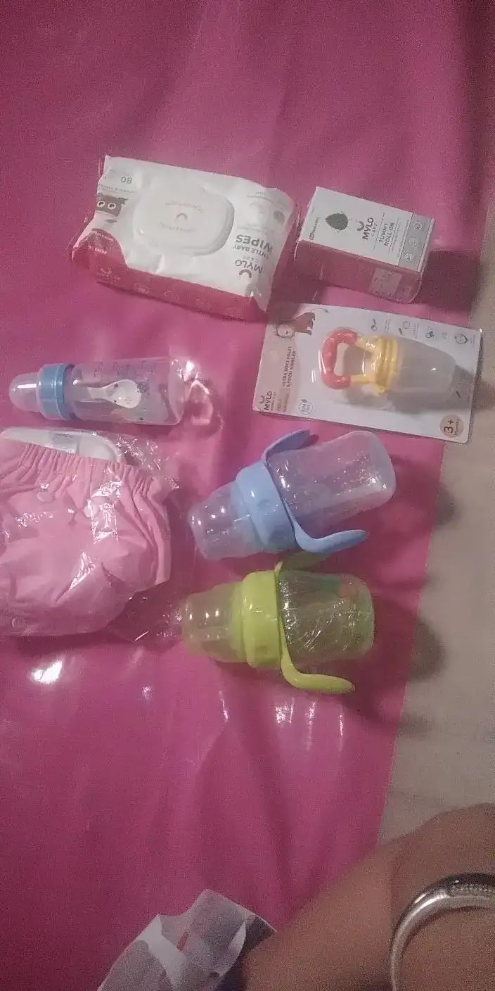2-in-1 Baby Feeding Bottle | BPA Free with Anti-Colic Nipple & Spoon | Easy Flow Neck Design - Lion & Giraffe 125ml & 250ml