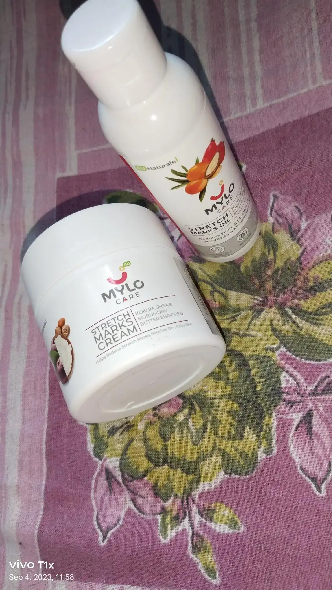 Stretch Marks Kit - Removes Scars | Made with Natural Ingredients | Tightens Skin - (1 Stretch Mark Oil - 100 ml, 2 Stretch Marks Cream - 100ml each)