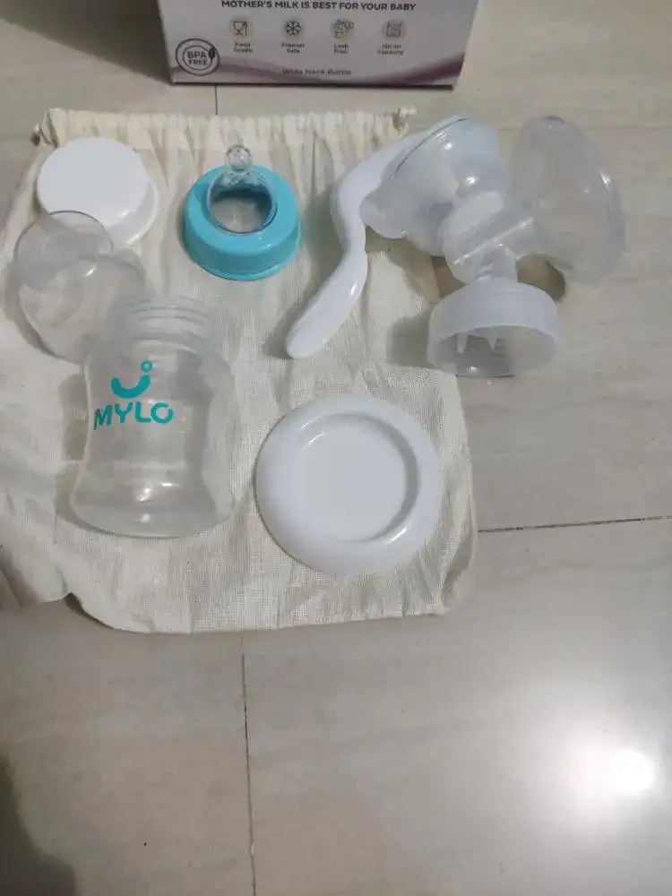 Manual Breast Pump For Feeding Mothers | Anti Colic & BPA Free | Compact & Lightweight | Easy to hold | Easy to Clean | With Bottle (150 ml)