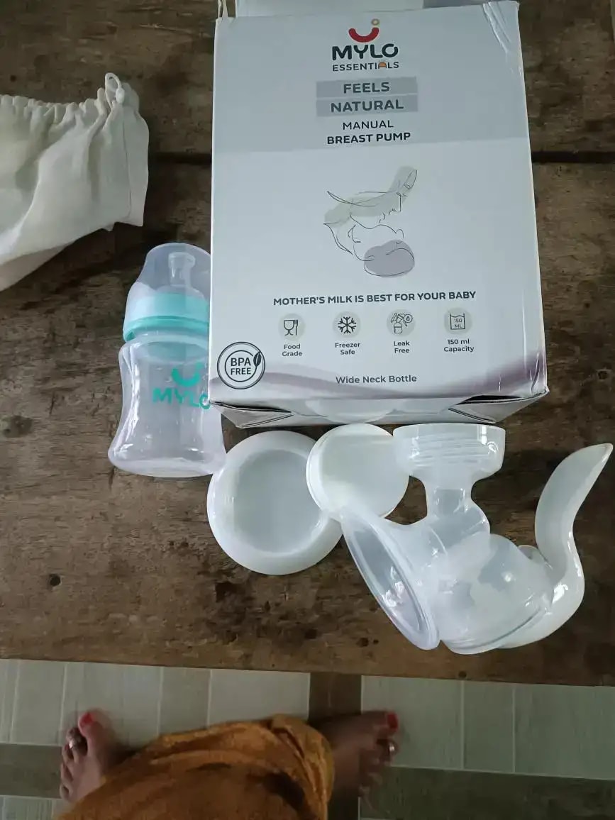Manual Breast Pump For Feeding Mothers | Anti Colic & BPA Free | Compact & Lightweight | Easy to hold | Easy to Clean | With Bottle (150 ml)