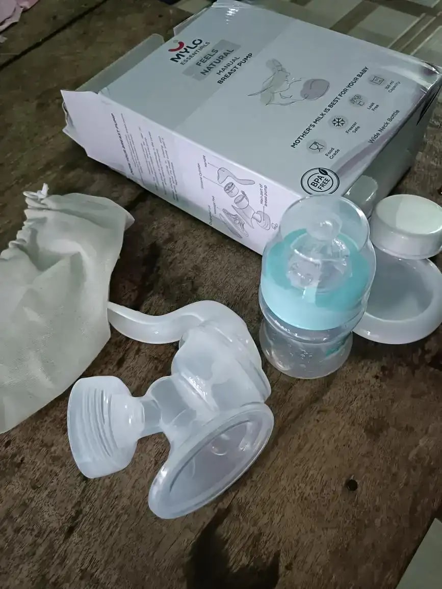 Manual Breast Pump For Feeding Mothers | Anti Colic & BPA Free | Compact & Lightweight | Easy to hold | Easy to Clean | With Bottle (150 ml)