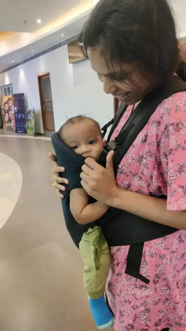 Baby Carrier Bag for 0 to 3 Years with 4 Comfortable Carrying Positions | Lightweight & Travel Friendly | Padded Neck & Shoulder Support - Red & Black