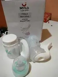 Manual Breast Pump For Feeding Mothers | Anti Colic & BPA Free | Compact & Lightweight | Easy to hold | Easy to Clean | With Bottle (150 ml)