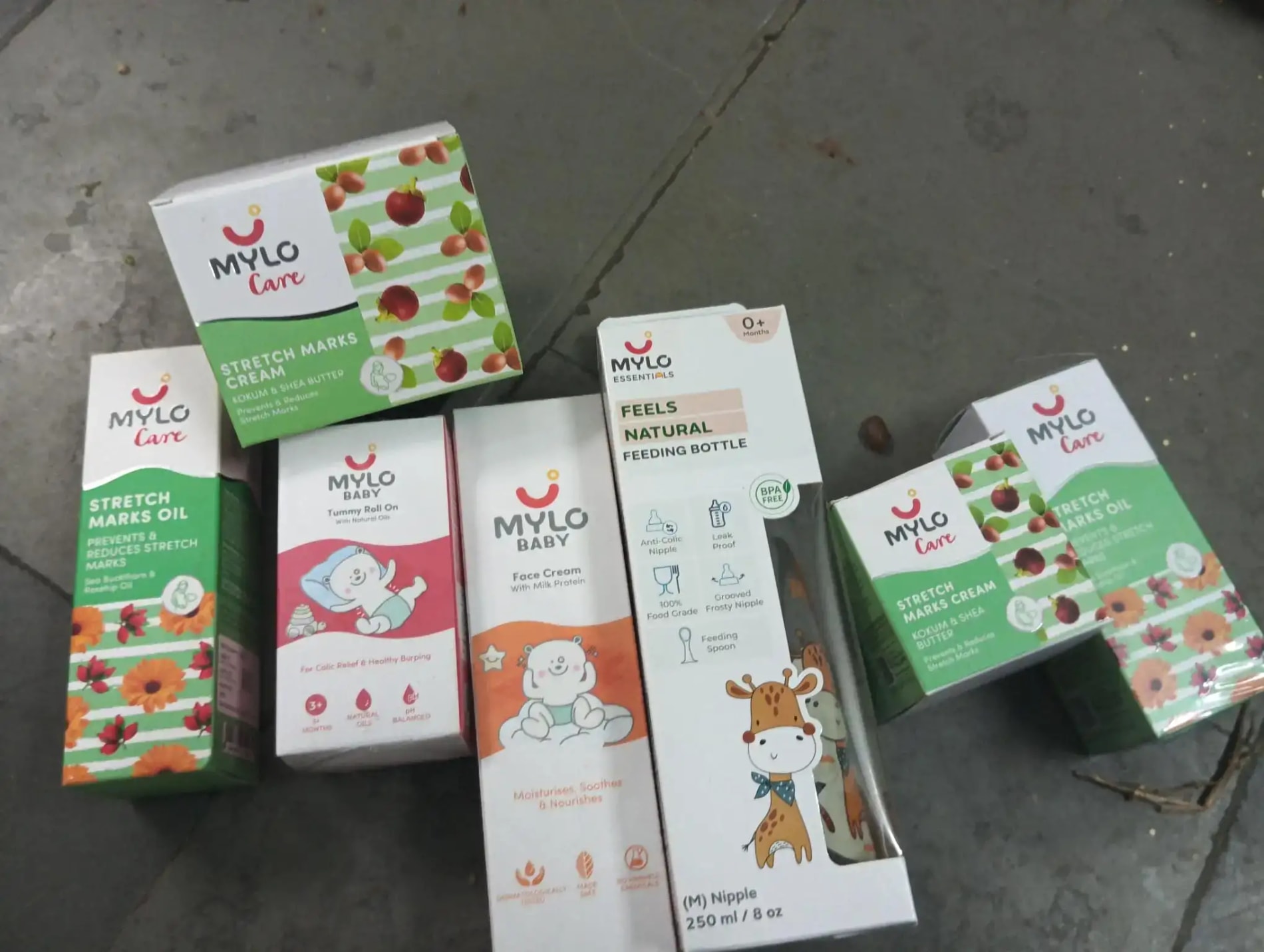 Stretch Marks Kit - Removes Scars | Made with Natural Ingredients | Tightens Skin - (1 Stretch Mark Oil - 100 ml, 2 Stretch Marks Cream - 100ml each)