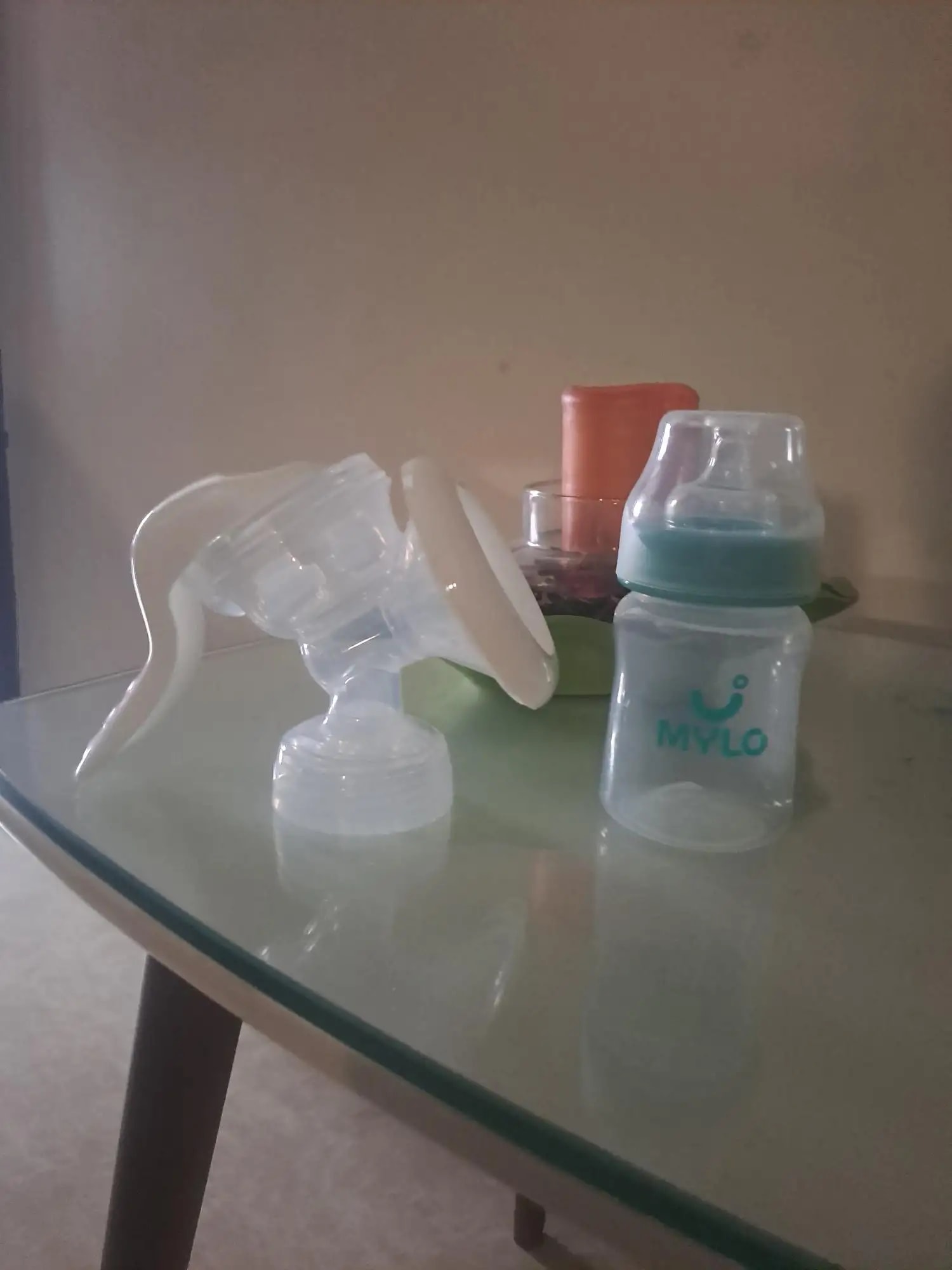 Manual Breast Pump For Feeding Mothers | Anti Colic & BPA Free | Compact & Lightweight | Easy to hold | Easy to Clean | With Bottle (150 ml)
