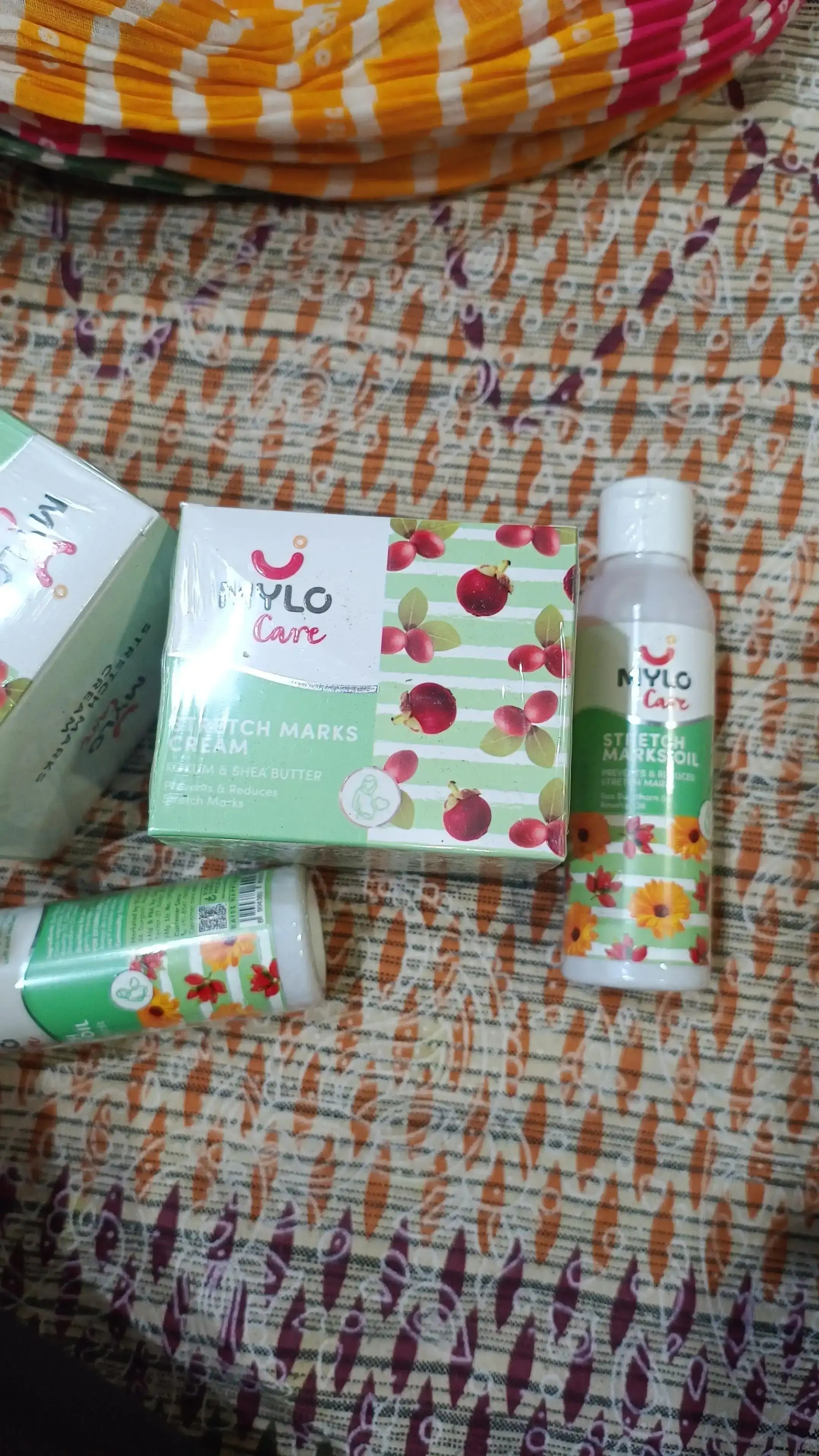 Stretch Marks Kit - Removes Scars | Made with Natural Ingredients | Tightens Skin - (1 Stretch Mark Oil - 100 ml, 2 Stretch Marks Cream - 100ml each)