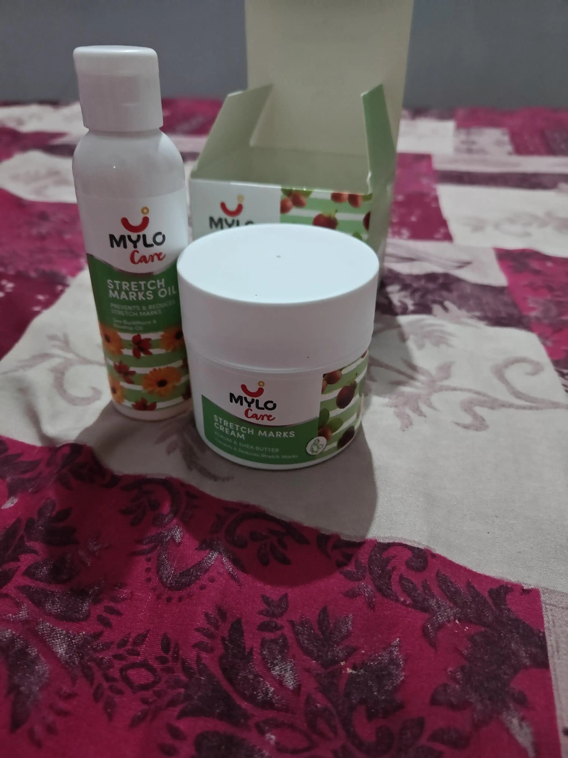 Stretch Marks Kit - Removes Scars | Made with Natural Ingredients | Tightens Skin - (1 Stretch Mark Oil - 100 ml, 2 Stretch Marks Cream - 100ml each)