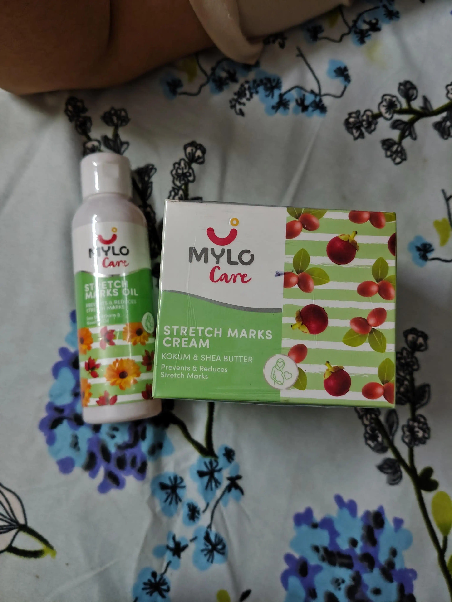 Stretch Marks Kit - Removes Scars | Made with Natural Ingredients | Tightens Skin - (1 Stretch Mark Oil - 100 ml, 2 Stretch Marks Cream - 100ml each)