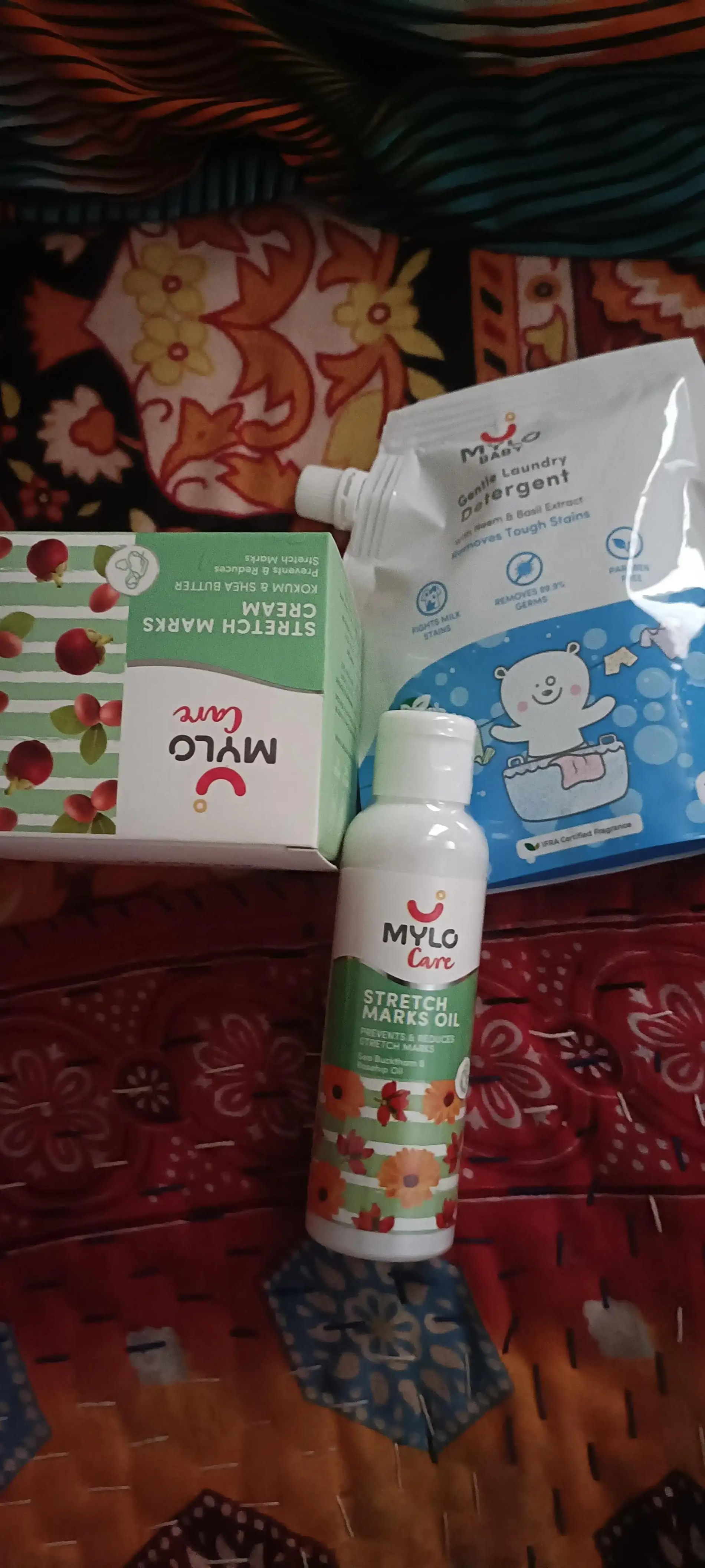 Stretch Marks Kit - Removes Scars | Made with Natural Ingredients | Tightens Skin - (1 Stretch Mark Oil - 100 ml, 2 Stretch Marks Cream - 100ml each)