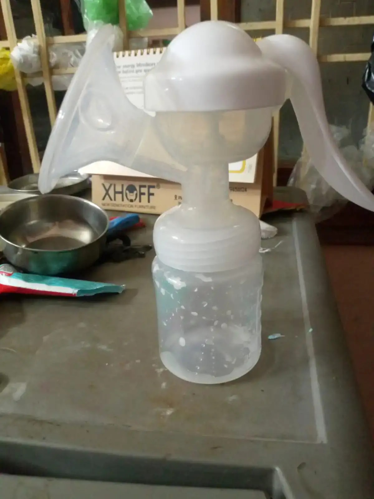 Manual Breast Pump For Feeding Mothers | Anti Colic & BPA Free | Compact & Lightweight | Easy to hold | Easy to Clean | With Bottle (150 ml)