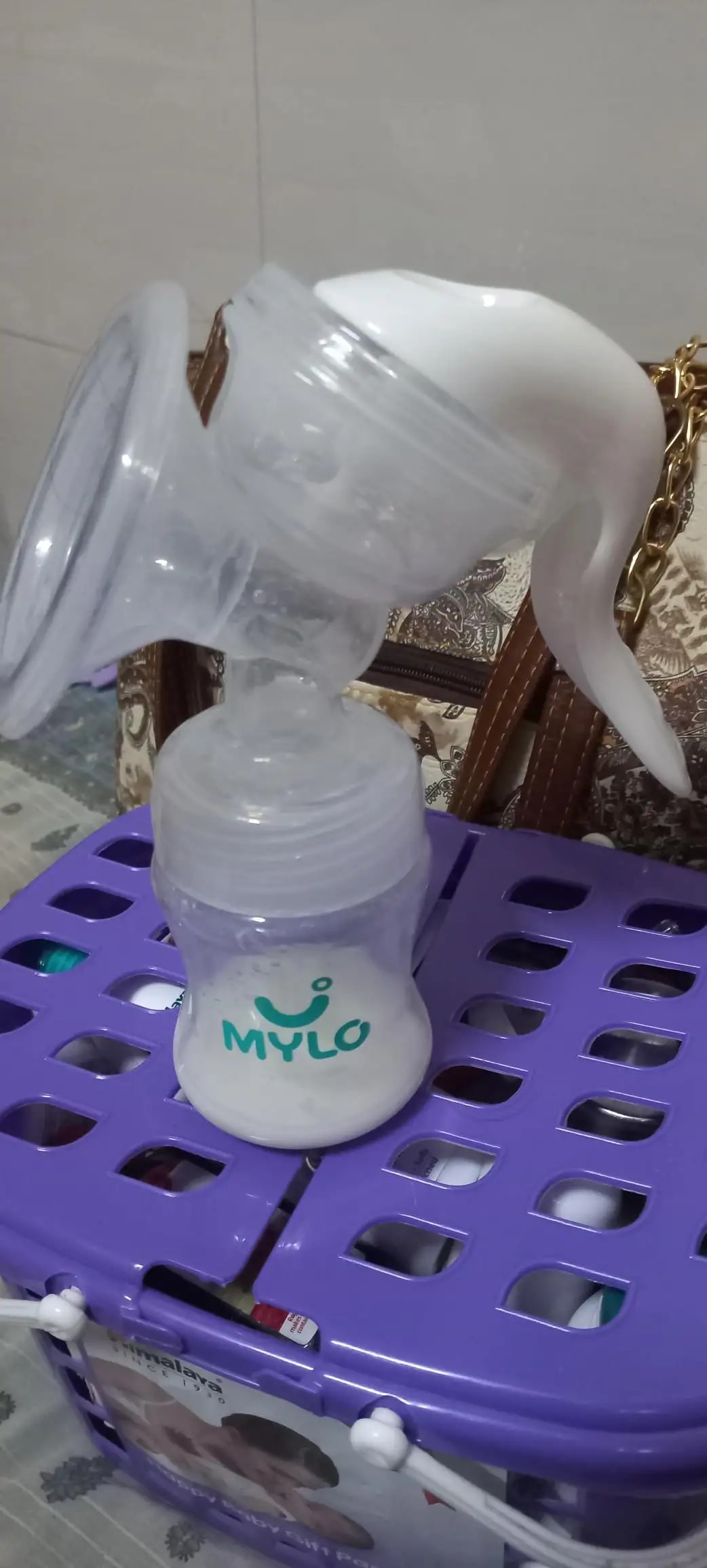 Manual Breast Pump For Feeding Mothers | Anti Colic & BPA Free | Compact & Lightweight | Easy to hold | Easy to Clean | With Bottle (150 ml)