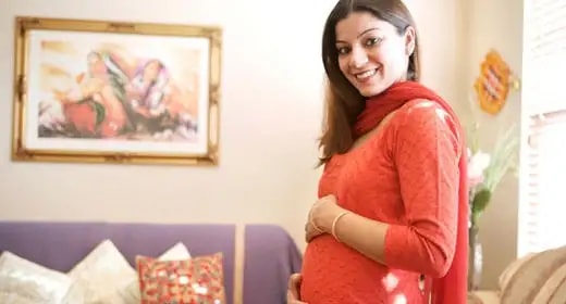 बेबी की गर्भ में सही पोज़िशन - पहचान और इसका डिलीवरी पर पड़ने वाला असर 