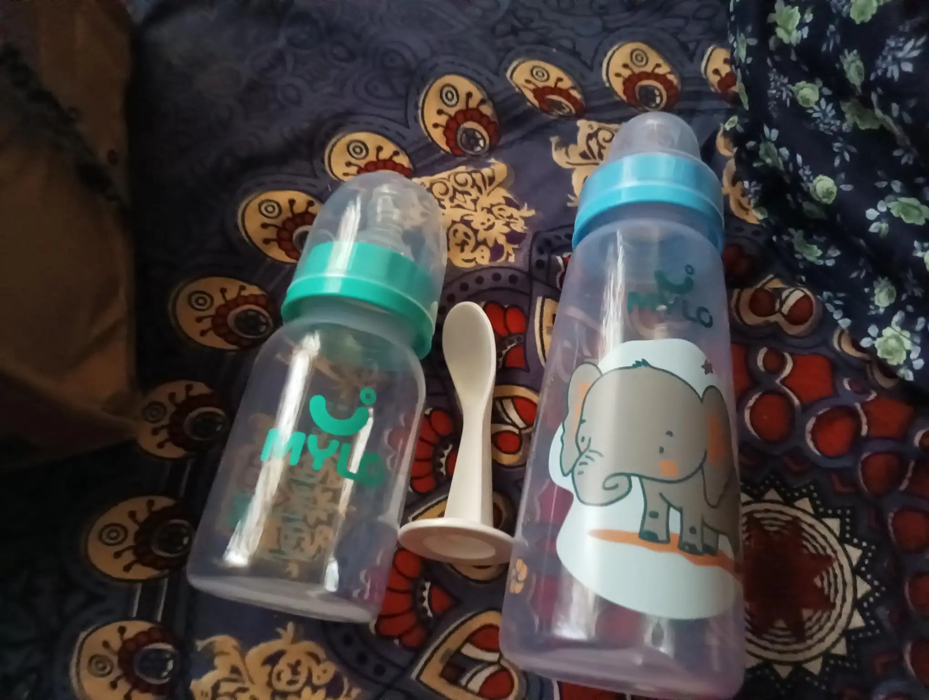 2-in-1 Baby Feeding Bottle | BPA Free with Anti-Colic Nipple & Spoon | Easy Flow Neck Design - Lion & Giraffe 125ml & 250ml