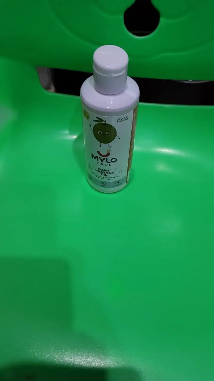 Mylo Herb Enriched Baby Massage Oil - 100 ml | For Winters Dermatologically Tested | Made Safe Certified | Nourishes Skin | Strengthens Immunity | Ayurvedic Preparation