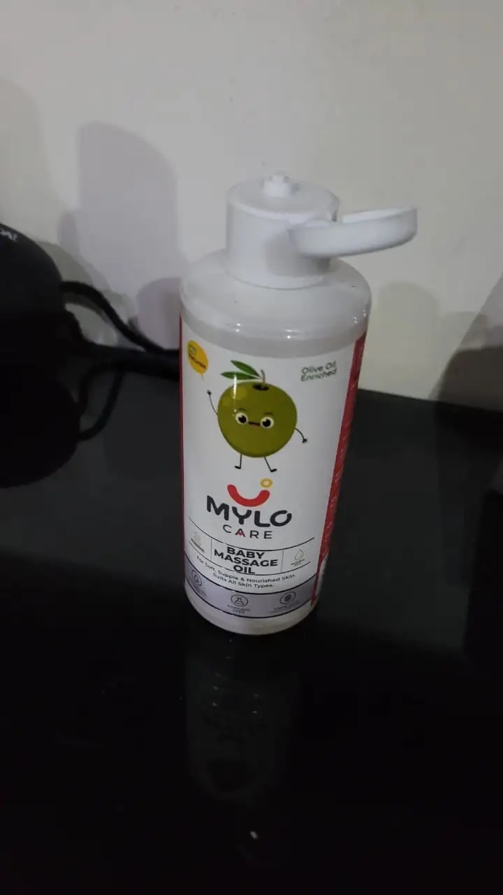 Mylo Herb Enriched Baby Massage Oil - 100 ml | For Winters Dermatologically Tested | Made Safe Certified | Nourishes Skin | Strengthens Immunity | Ayurvedic Preparation
