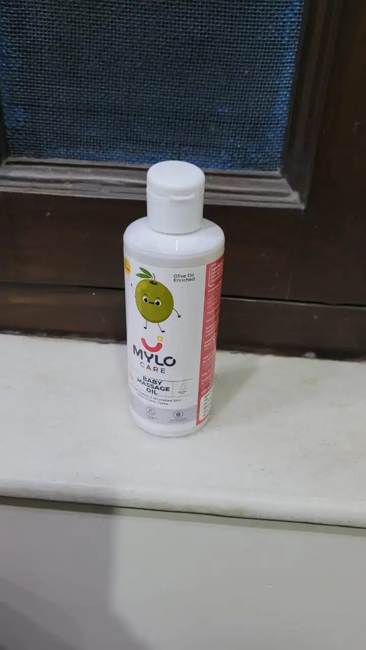 Mylo Herb Enriched Baby Massage Oil - 100 ml | For Winters Dermatologically Tested | Made Safe Certified | Nourishes Skin | Strengthens Immunity | Ayurvedic Preparation