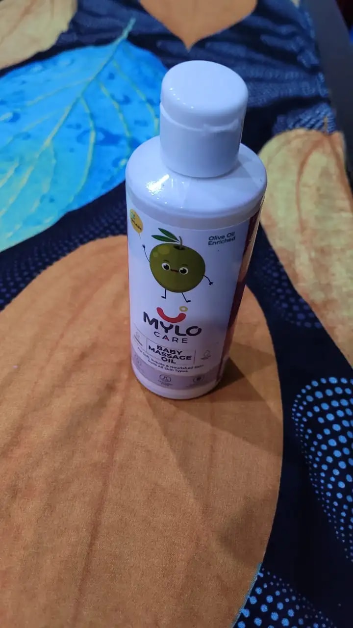 Mylo Herb Enriched Baby Massage Oil - 100 ml | For Winters Dermatologically Tested | Made Safe Certified | Nourishes Skin | Strengthens Immunity | Ayurvedic Preparation