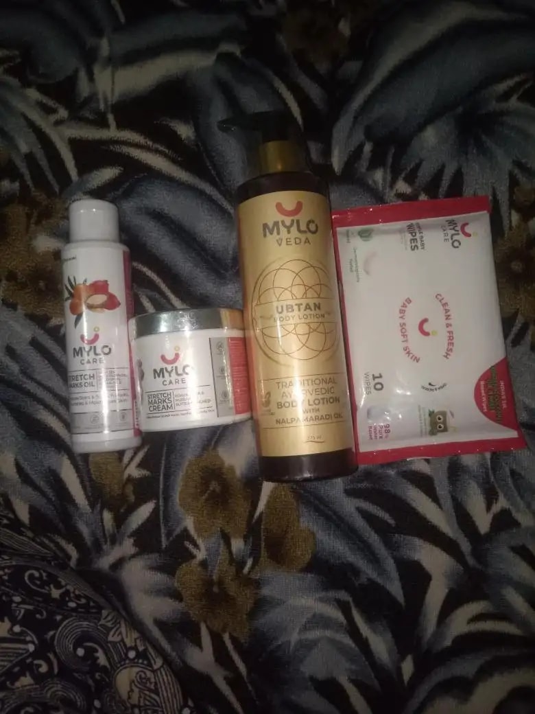 Stretch Marks Kit - Removes Scars | Made with Natural Ingredients | Tightens Skin - (1 Stretch Mark Oil - 100 ml, 2 Stretch Marks Cream - 100ml each)