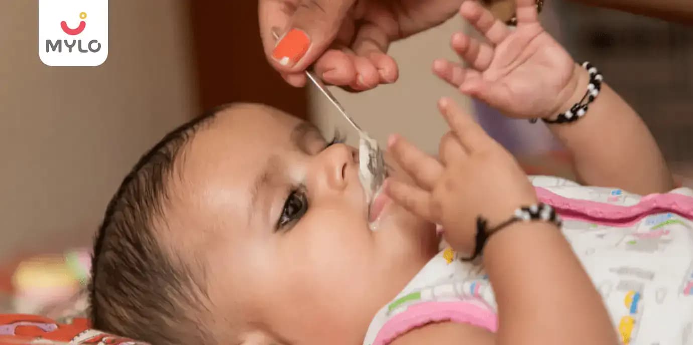 உங்கள் 6 மாத குழந்தைக்கு எவ்வளவு & எத்தனை முறை திட உணவுகளை ஊட்ட வேண்டும்? (How Much & How Often Should You Feed Solids to Your 6-Month-Old In Tamil)