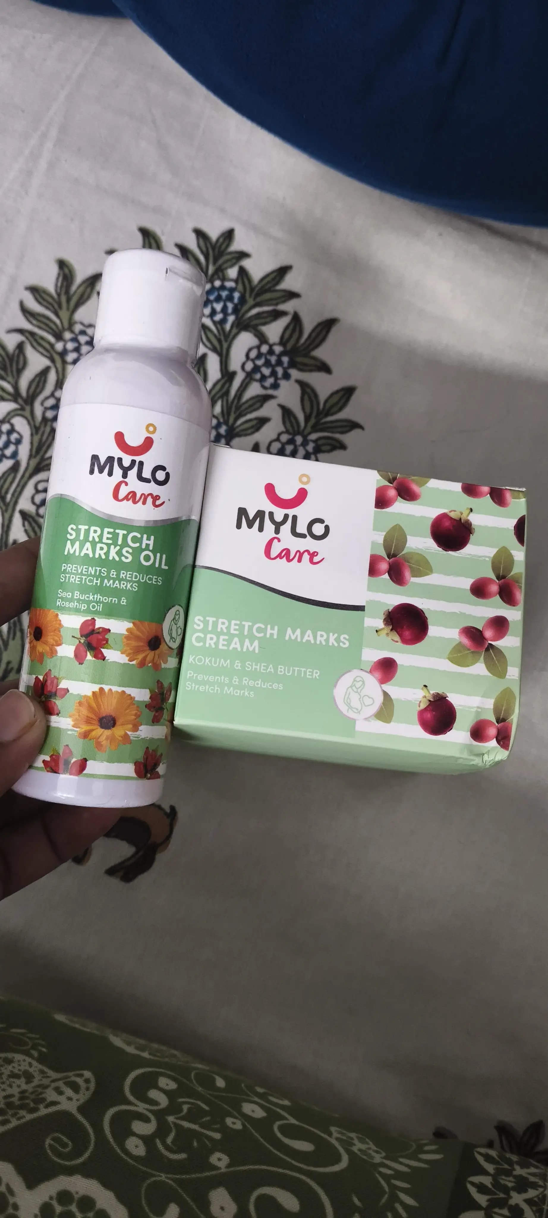 Stretch Marks Kit - Removes Scars | Made with Natural Ingredients | Tightens Skin - (1 Stretch Mark Oil - 100 ml, 2 Stretch Marks Cream - 100ml each)