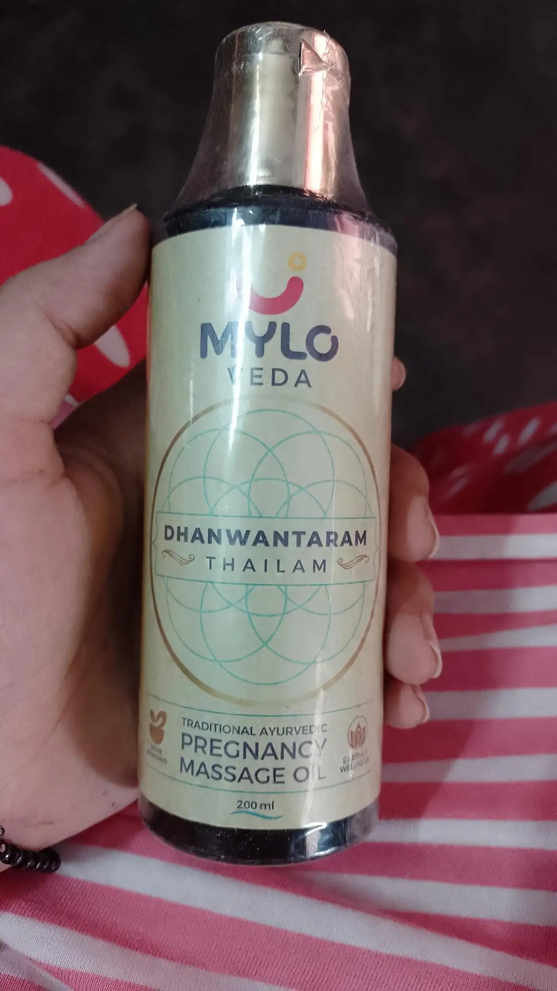 Ayurvedic Pregnancy Massage Oil | Relieves Pregnancy Pain & Ichiness | Heals Stretch Marks | Firms Up Body Post Pregnancy | Made with Dhanwantram Recipe (200 ml)
