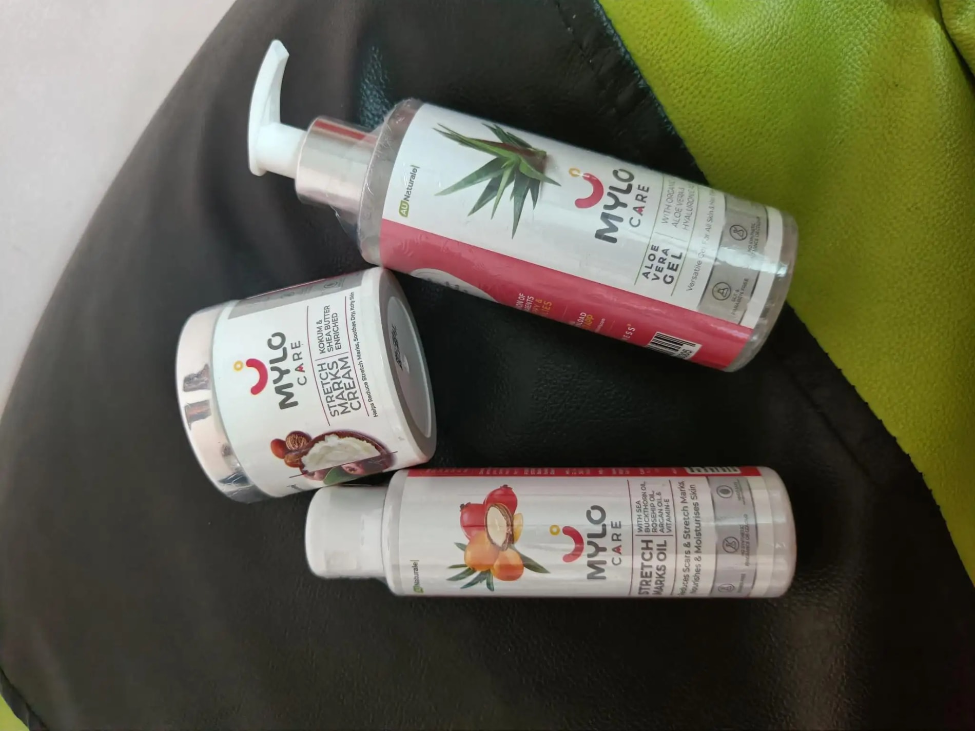 Stretch Marks Kit - Removes Scars | Made with Natural Ingredients | Tightens Skin - (1 Stretch Mark Oil - 100 ml, 2 Stretch Marks Cream - 100ml each)