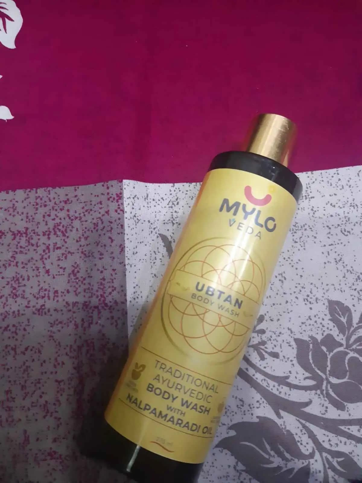 Ubtan Body Wash with Nalpamaradi Oil, Saffron & Sandalwood | Improves Skin Elasticity | Promotes Skin Repair | Lightens Skin Complexion 275ml