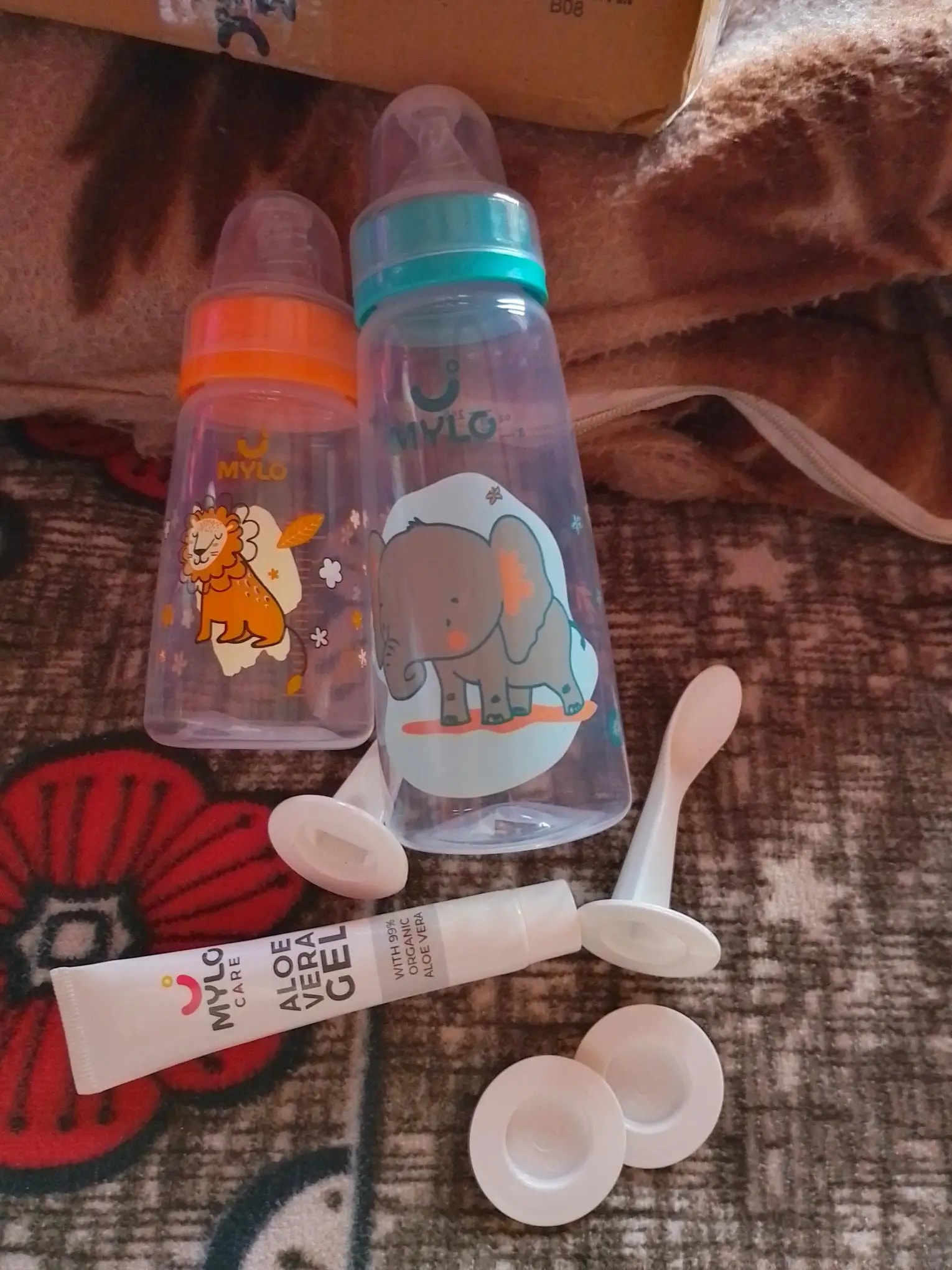 2-in-1 Baby Feeding Bottle | BPA Free with Anti-Colic Nipple & Spoon | Easy Flow Neck Design - Lion & Giraffe 125ml & 250ml