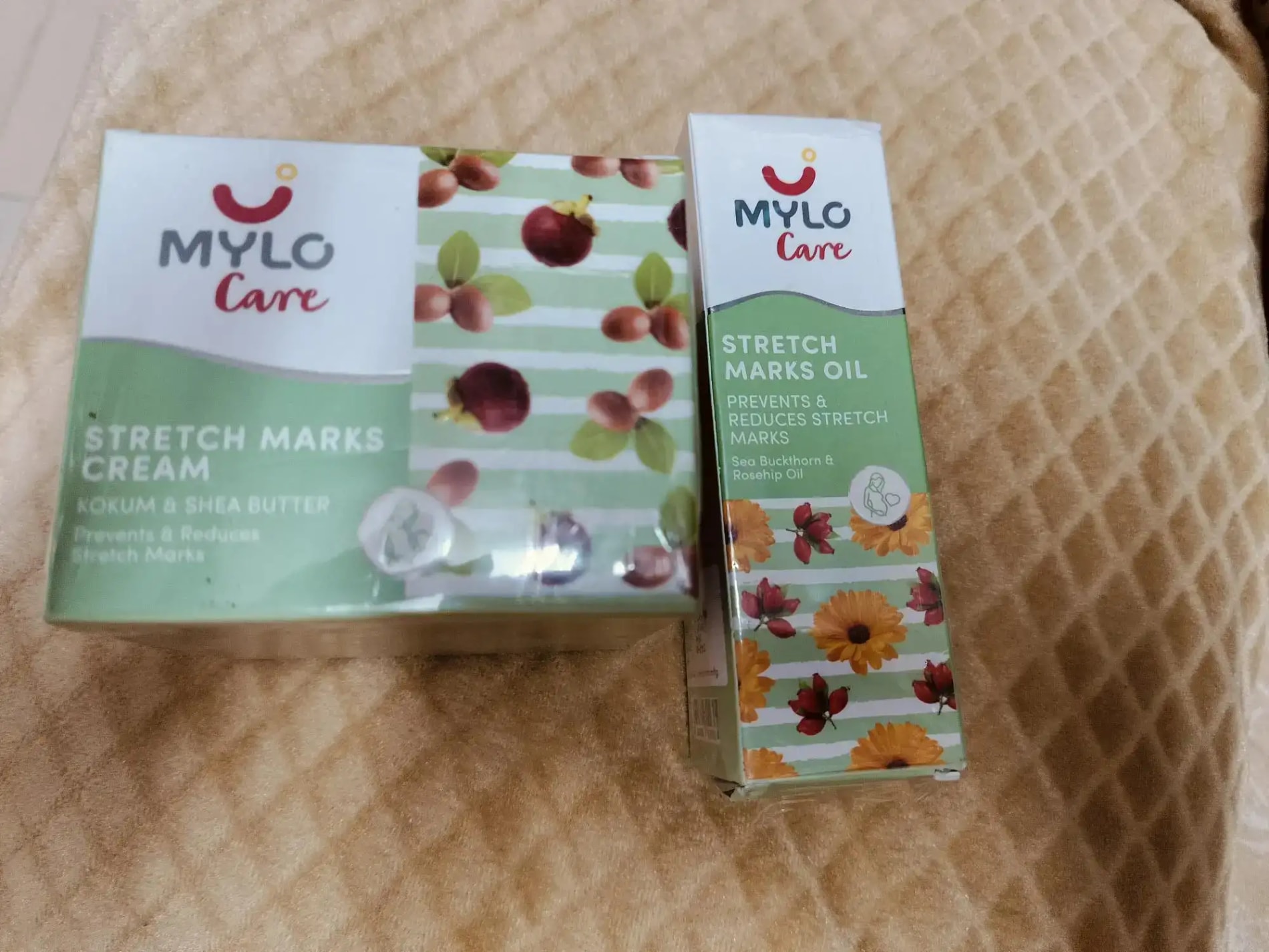 Stretch Marks Kit - Removes Scars | Made with Natural Ingredients | Tightens Skin - (1 Stretch Mark Oil - 100 ml, 2 Stretch Marks Cream - 100ml each)