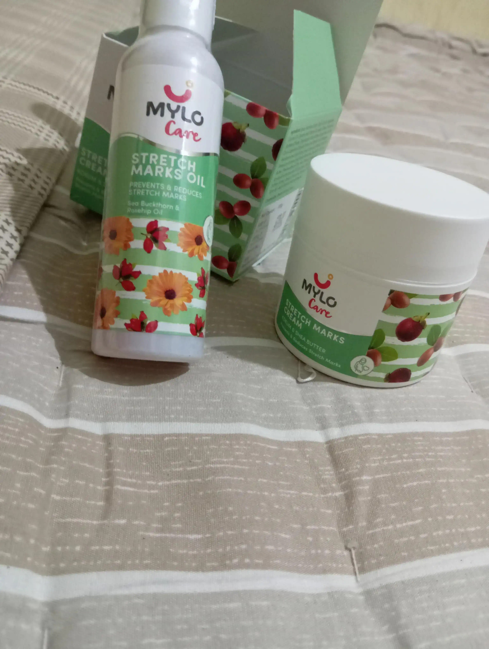 Stretch Marks Kit - Removes Scars | Made with Natural Ingredients | Tightens Skin - (1 Stretch Mark Oil - 100 ml, 2 Stretch Marks Cream - 100ml each)