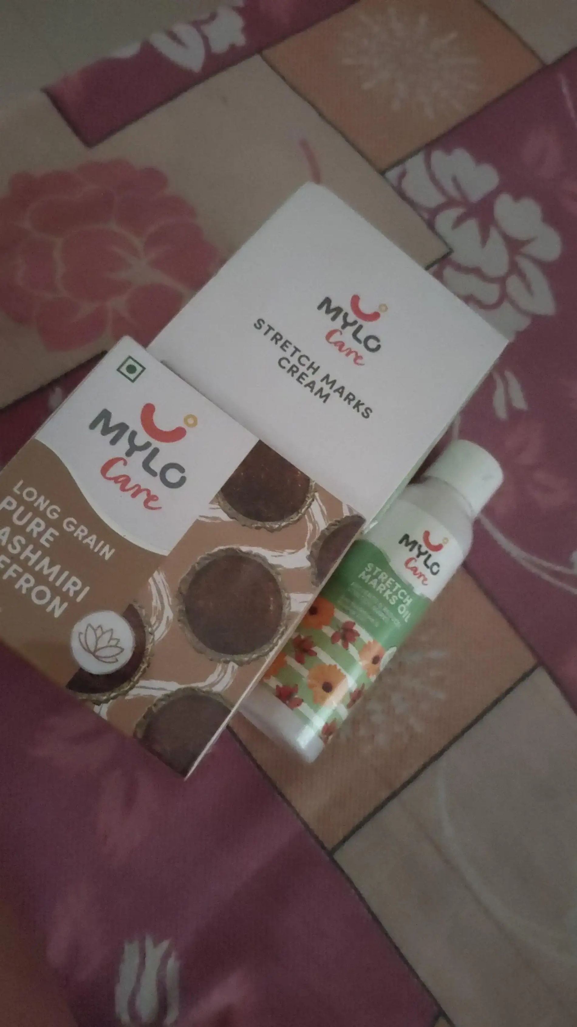 Stretch Marks Kit - Removes Scars | Made with Natural Ingredients | Tightens Skin - (1 Stretch Mark Oil - 100 ml, 2 Stretch Marks Cream - 100ml each)