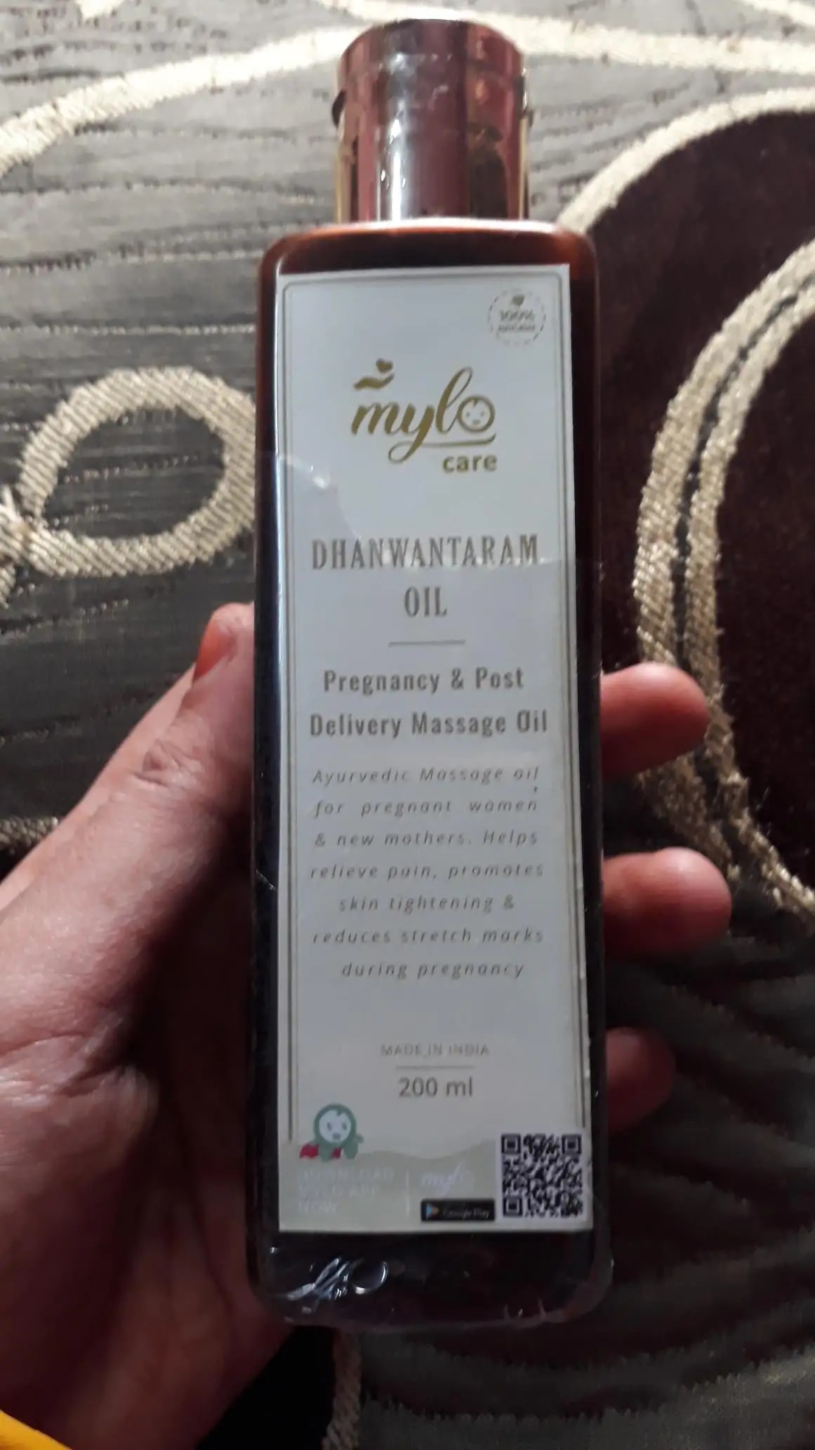 Ayurvedic Pregnancy Massage Oil | Relieves Pregnancy Pain & Ichiness | Heals Stretch Marks | Firms Up Body Post Pregnancy | Made with Dhanwantram Recipe (200 ml)